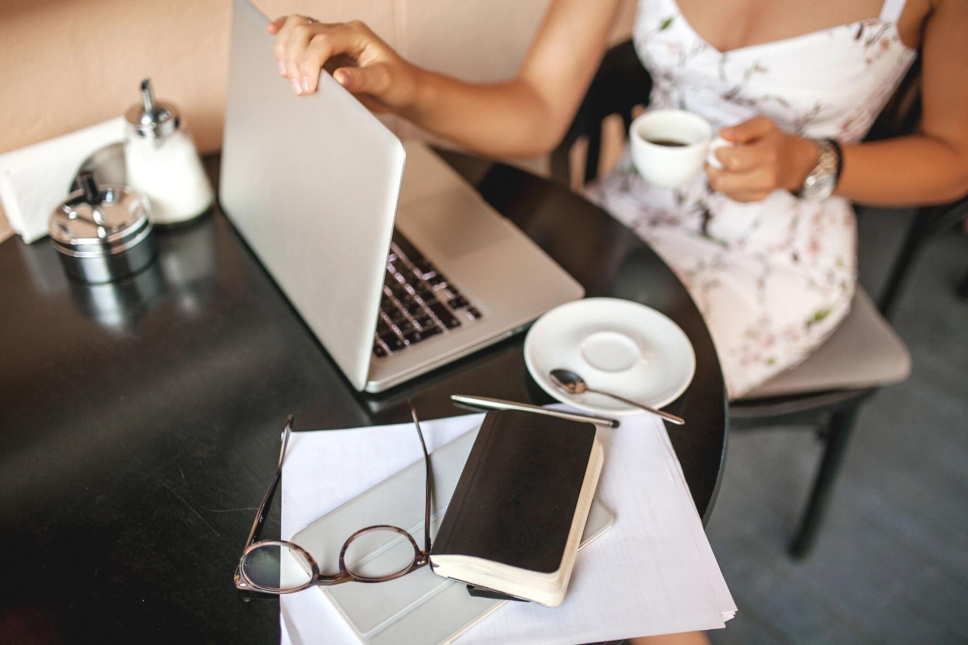 Verschiedene Geräte zeigen die Umeralivox-Plattform